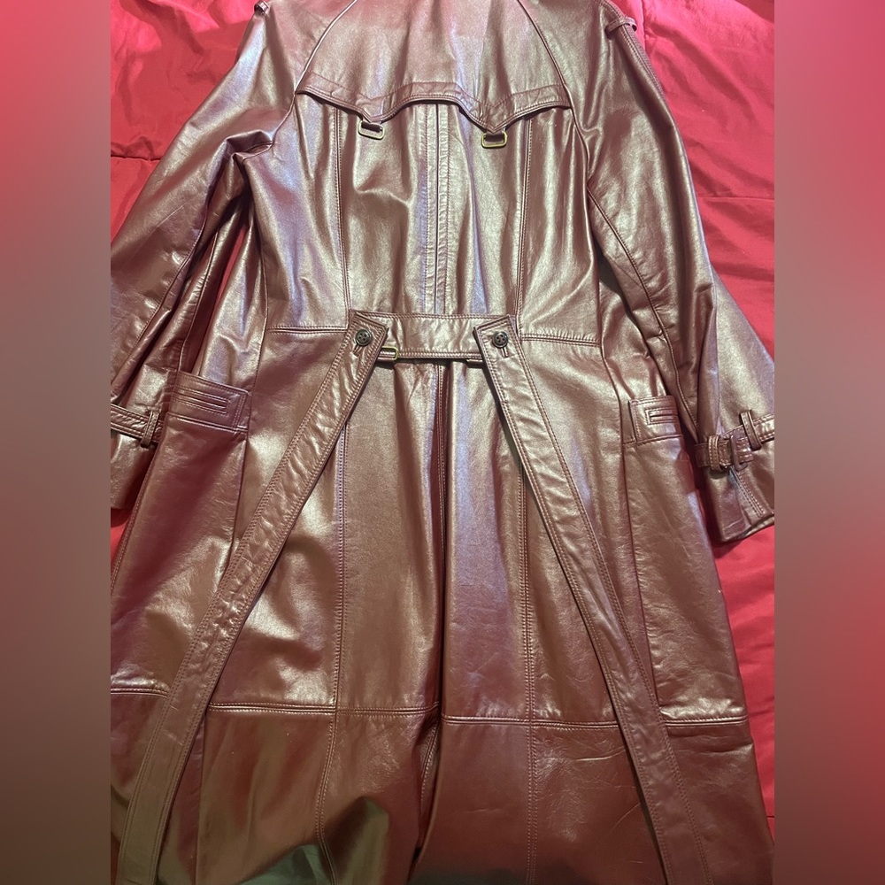 Women’s Etienne Aigner vintage genuine leather, full length jacket. - Picture 4 of 11
